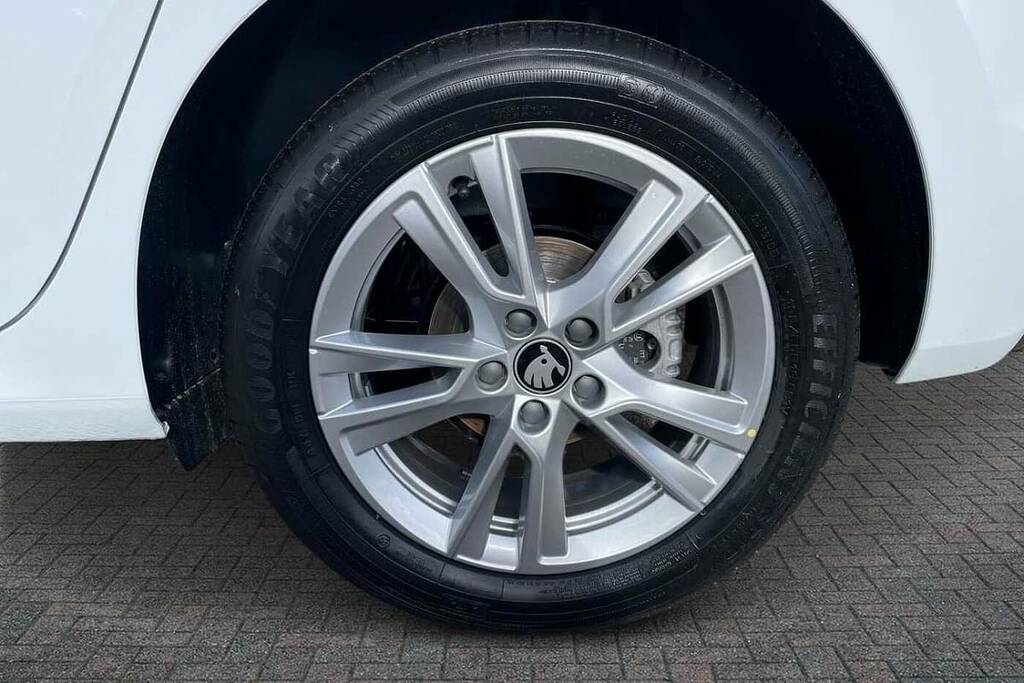 Skoda Fabia 1.5 Tsi 150 Se L Edition Dsg BK26VZG White #5