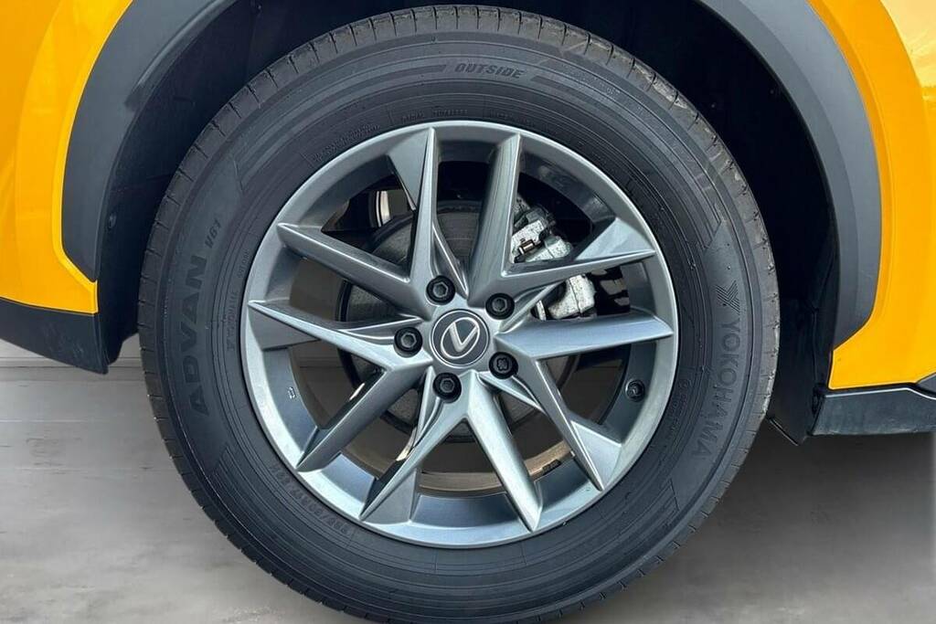 Lexus LBX 1.5 Urban E-cvt WN25CVZ Yellow #6