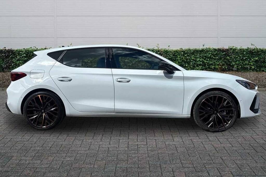 Cupra Leon 1.5 Ehybrid 204 V3 Dsg VK26KOB White #4