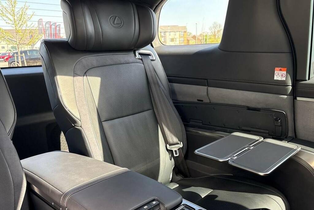 Lexus LM 350H 2.5 E-cvt Black #25