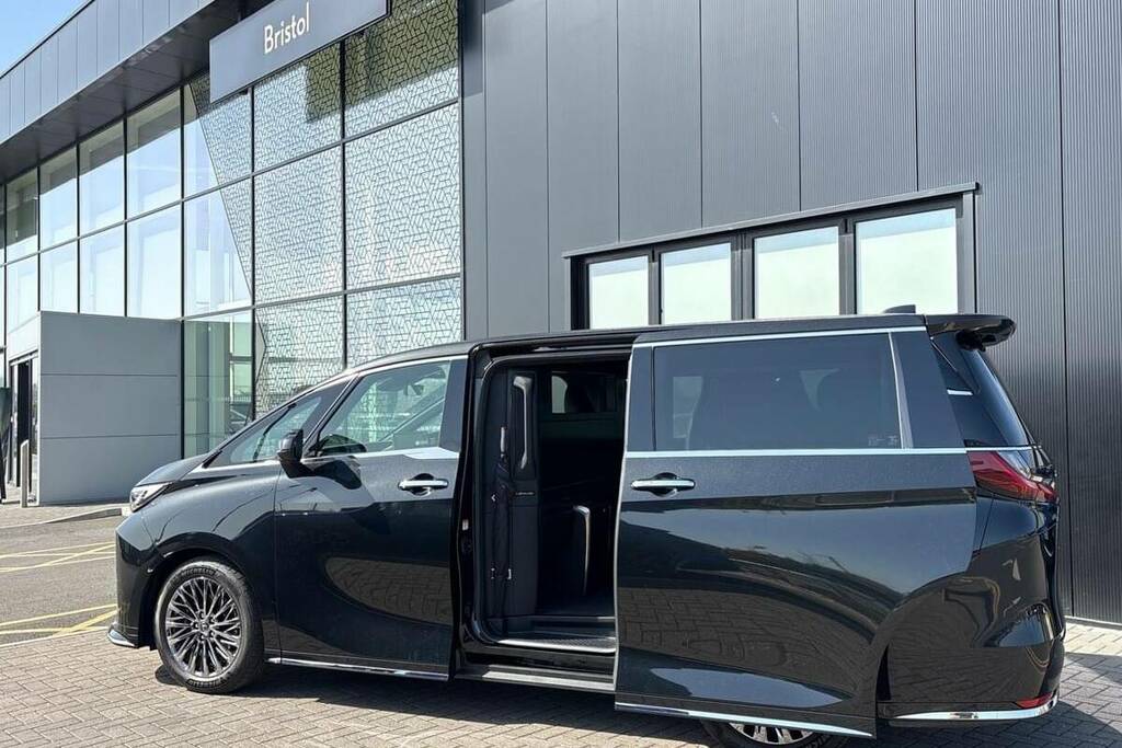 Lexus LM 350H 2.5 E-cvt Black #18