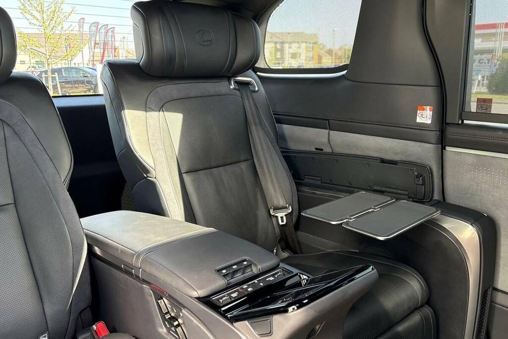 Lexus LM 350H 2.5 E-cvt Black #26