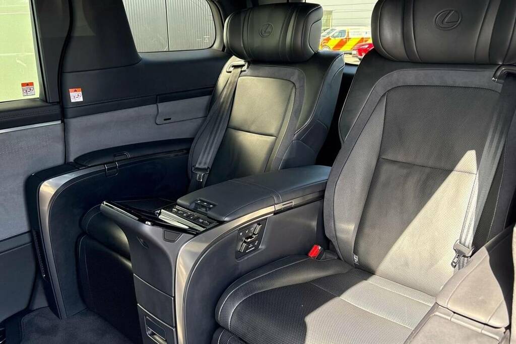 Lexus LM 350H 2.5 E-cvt Black #20