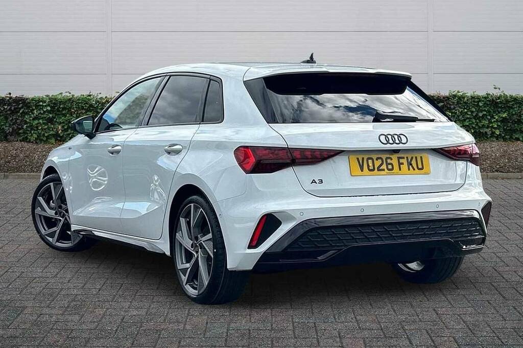 Audi A3 1.5 Tfsi 150 Black Edition S Tronic VO26FKU White #3