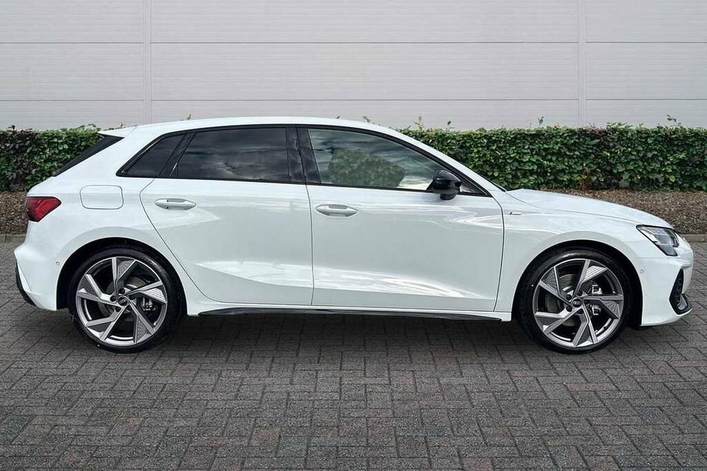 Audi A3 1.5 Tfsi 150 Black Edition S Tronic VO26FKU White #4