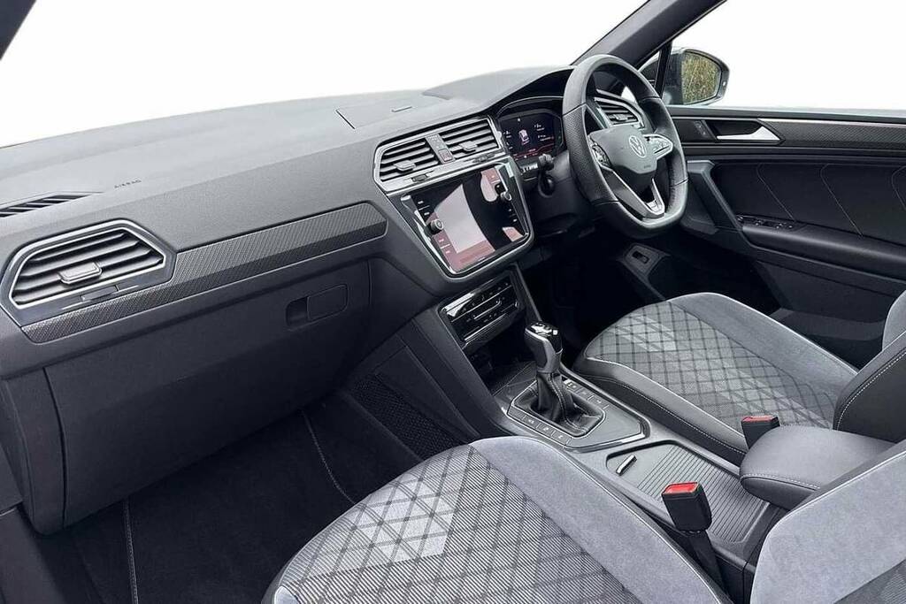 Volkswagen Tiguan 1.5 Tsi 150 Black Edition Dsg FN24GCZ Black #2