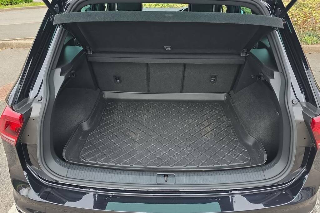 Volkswagen Tiguan 2.0 Tdi 150 R-line Black #2