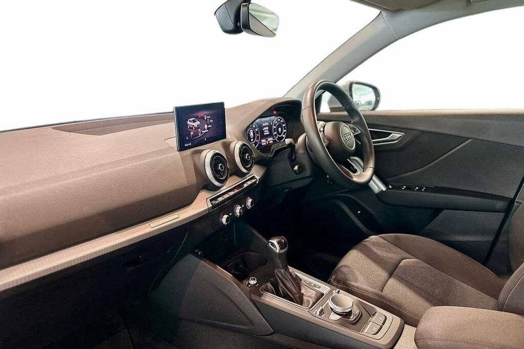 Audi Q2 35 Tfsi Sport S Tronic BJ23ZWH Silver #2