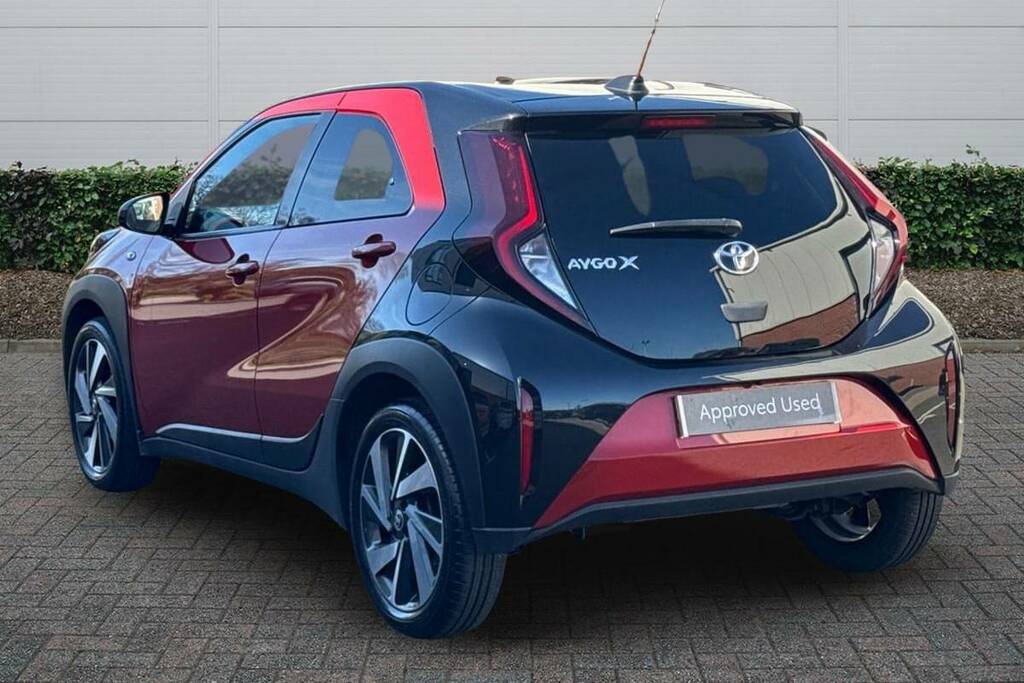 Toyota Aygo X 1.0 Vvt-i Edge BD73JCO Red #2