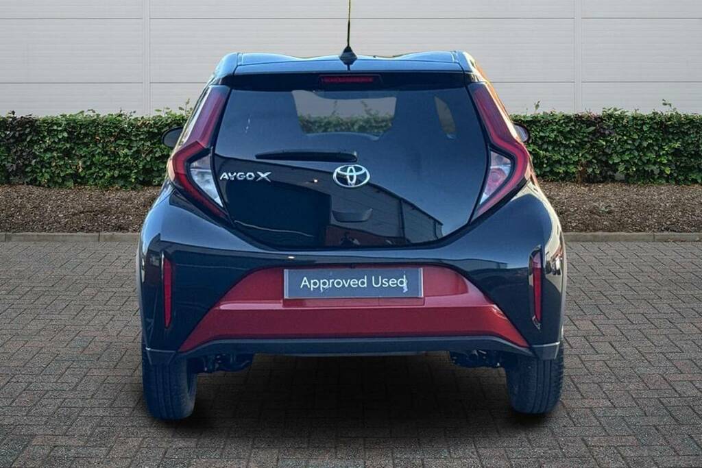 Toyota Aygo X 1.0 Vvt-i Edge BD73JCO Red #4