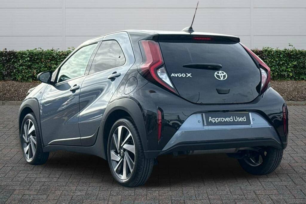 Toyota Aygo X 1.0 Vvt-i Edge Parking BK25YDS Grey #2