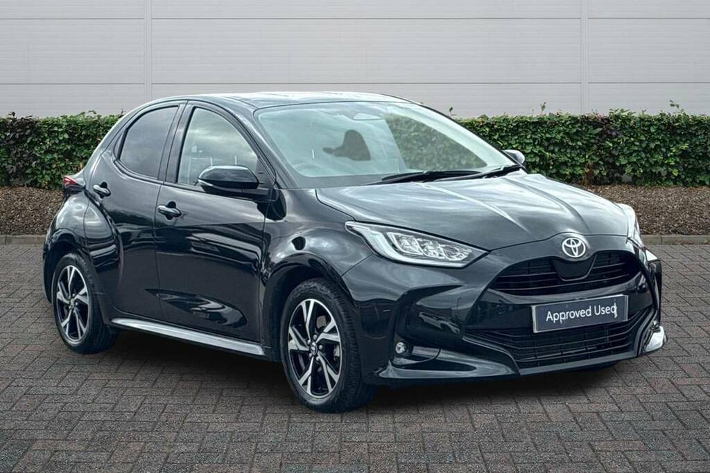 Toyota Yaris 1.5 Hybrid Design Cvt Black