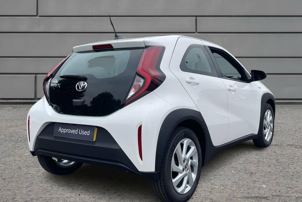 Toyota Aygo X 1.0 Vvt-i Pure WN75MOU White #2