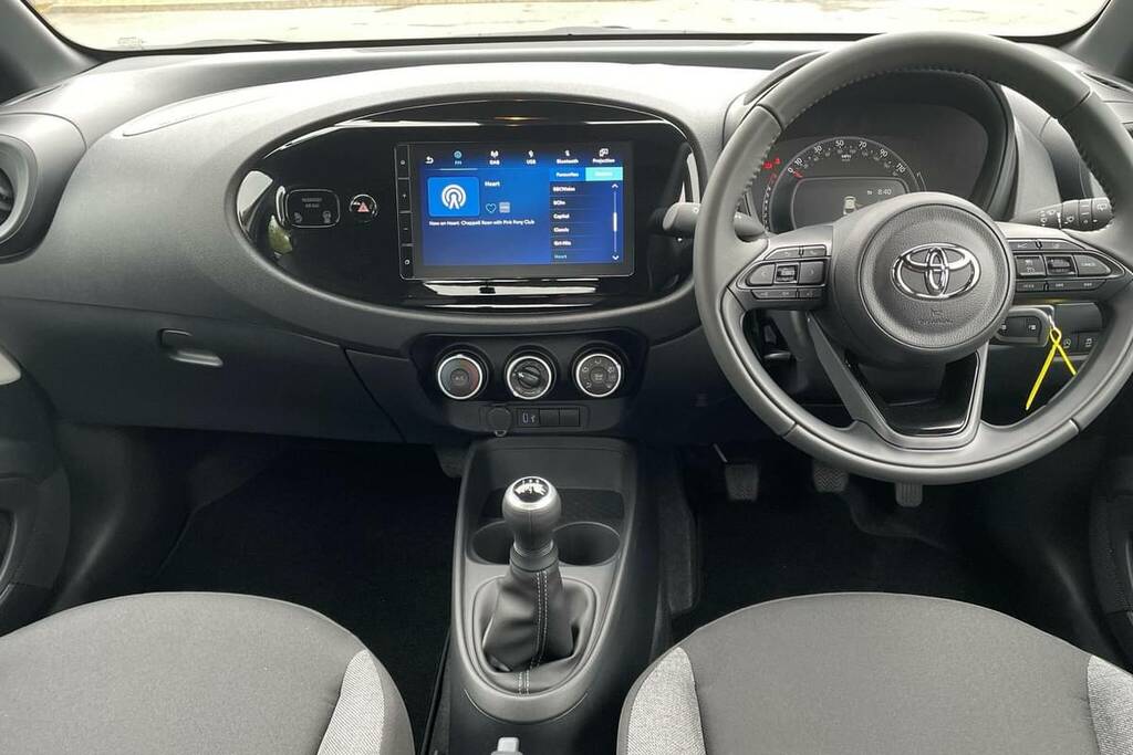 Toyota Aygo X 1.0 Vvt-i Pure WN75MOU White #5