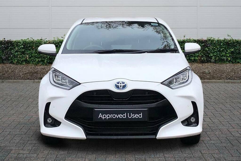 Toyota Yaris 1.5 Hybrid Design Cvt VN23LVE White #3