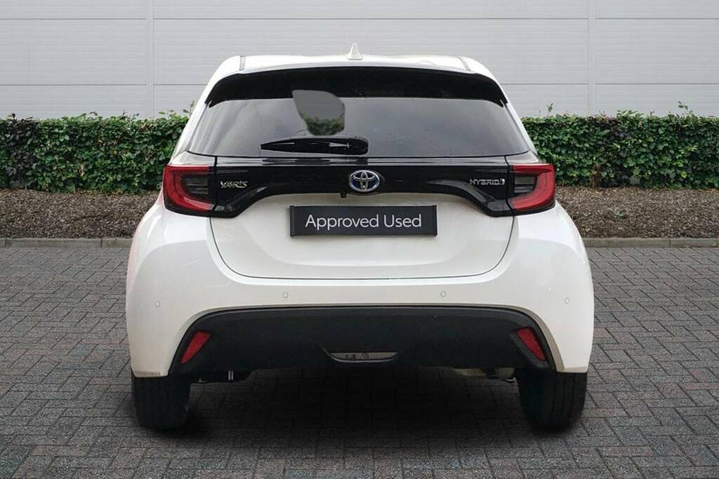 Toyota Yaris 1.5 Hybrid Design Cvt VN23LVE White #5