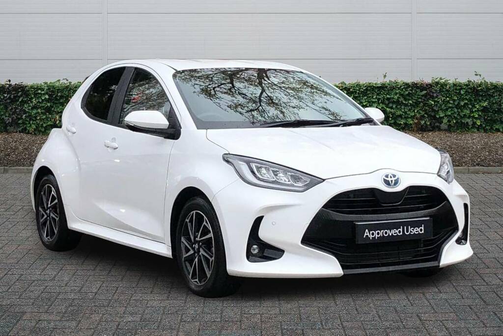 Toyota Yaris 1.5 Hybrid Design Cvt White