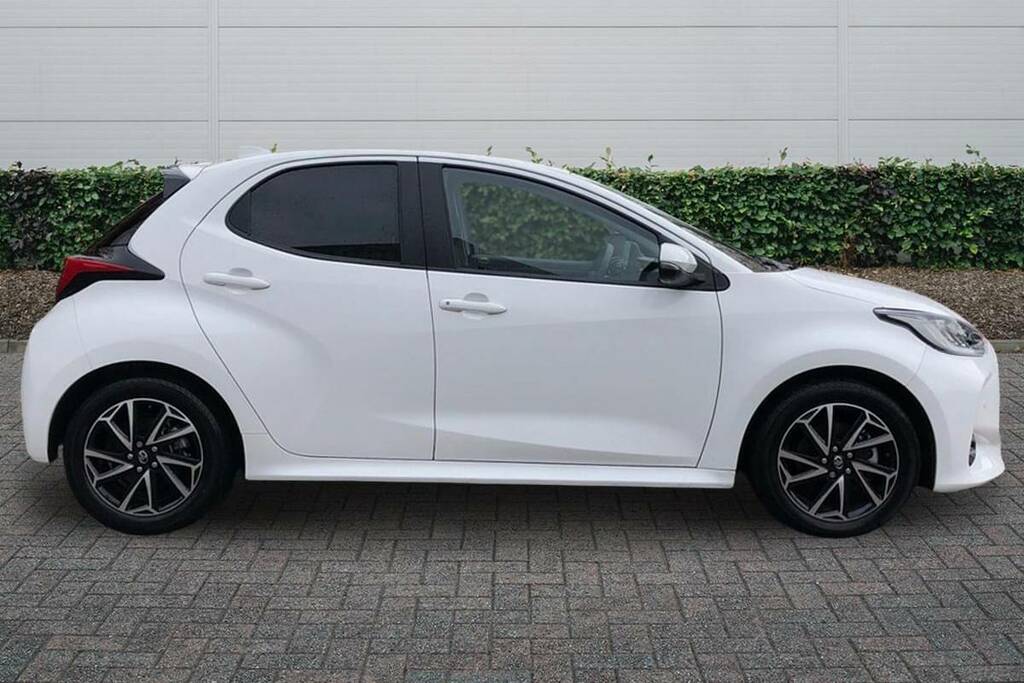 Toyota Yaris 1.5 Hybrid Design Cvt VN23LVE White #4