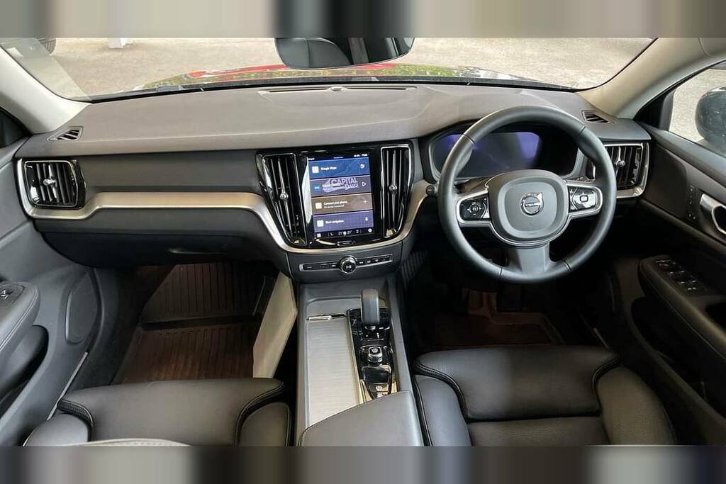 Volvo V60 2.0 B4p Plus Dark 7 Speed Black #4