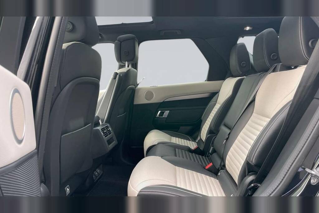 Land Rover Discovery 3.0 D300 R-dynamic Se VN23YUH Black #4