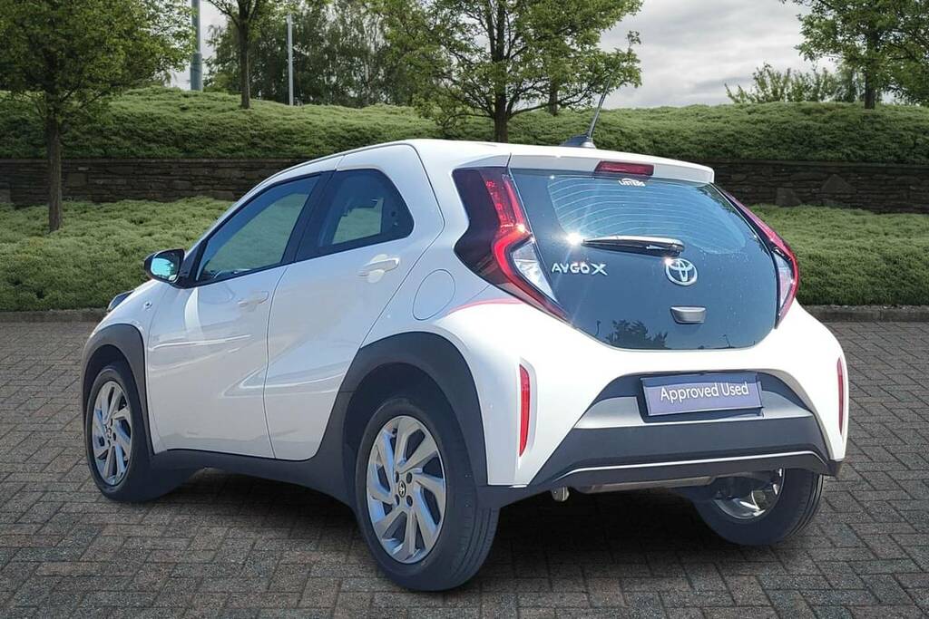 Toyota Aygo X 1.0 Vvt-i Pure KN75JMO #4