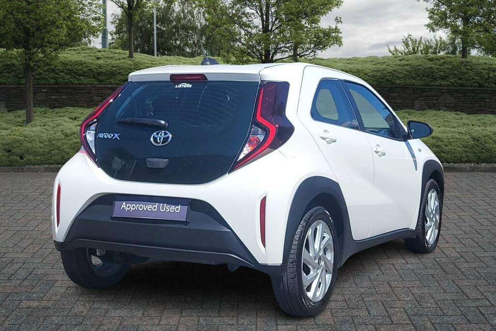 Toyota Aygo X 1.0 Vvt-i Pure KN75JMO #2