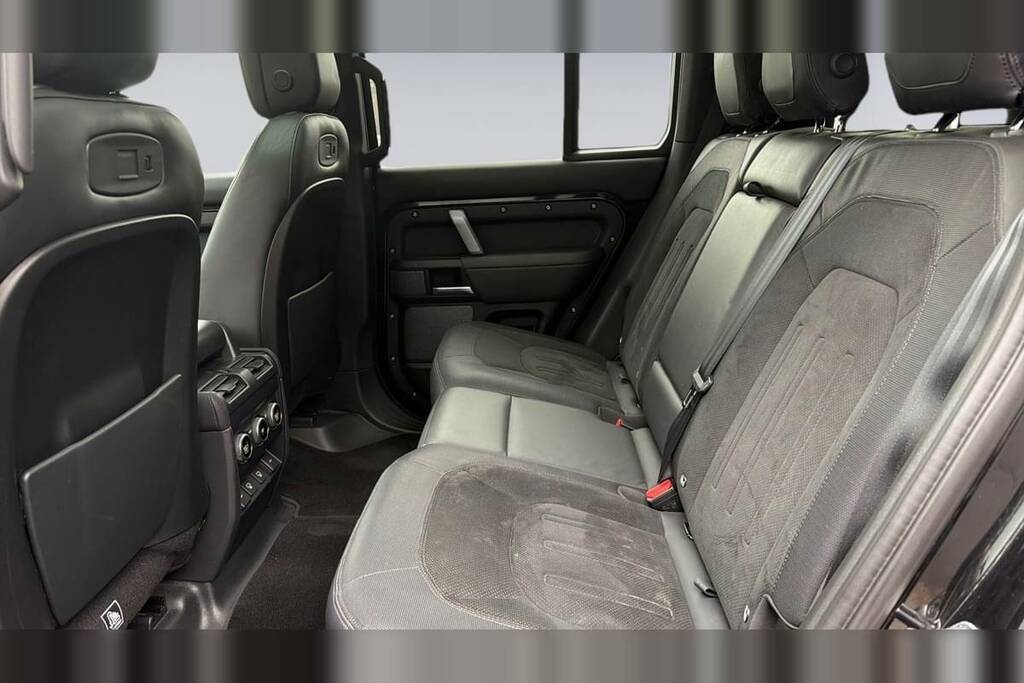 Land Rover Defender 110 5.0 P525 V8 110 Black #4