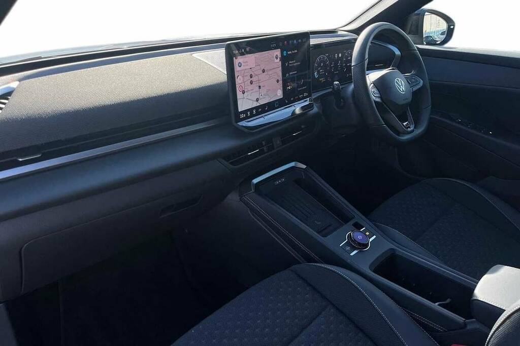 Volkswagen T-Roc 1.5 Etsi 150 R-line Dsg VU26CXD White #2
