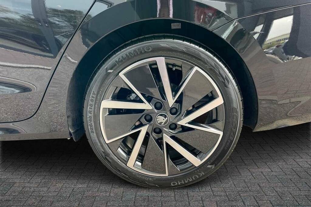 Skoda Octavia 1.5 Tsi 150 E-tec Sportline Dsg Black #5