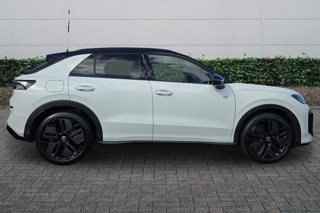 Volkswagen T-Roc 1.5 Etsi 150 R-line Dsg BV26VZO Black #4