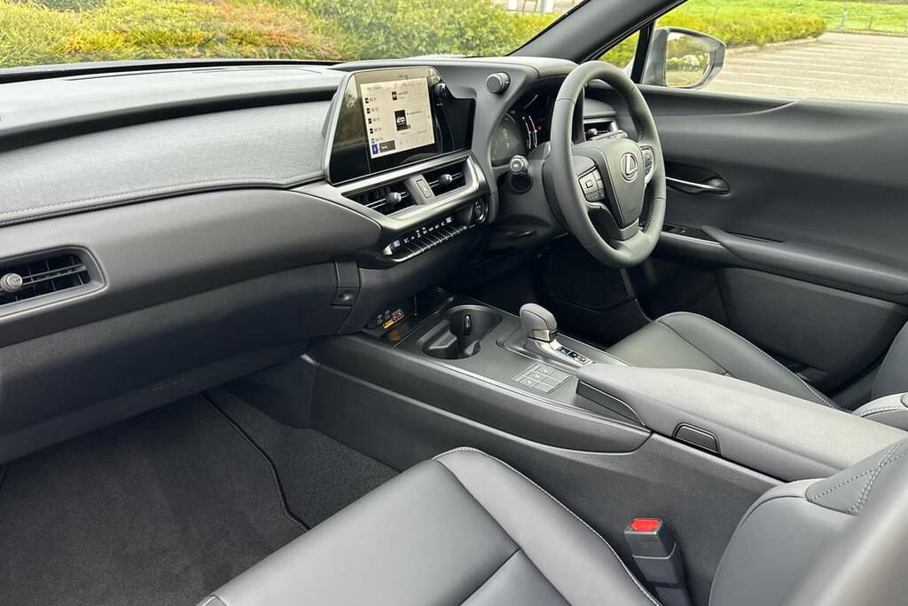 Lexus UX 300H 2.0 F-sport Design Cvt BK75VFM #2