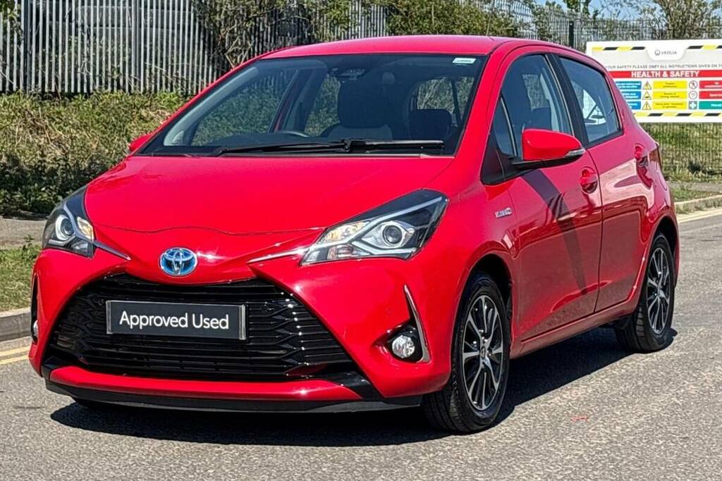 Toyota Yaris 1.5 Hybrid Icon Tech Cvt Red #2