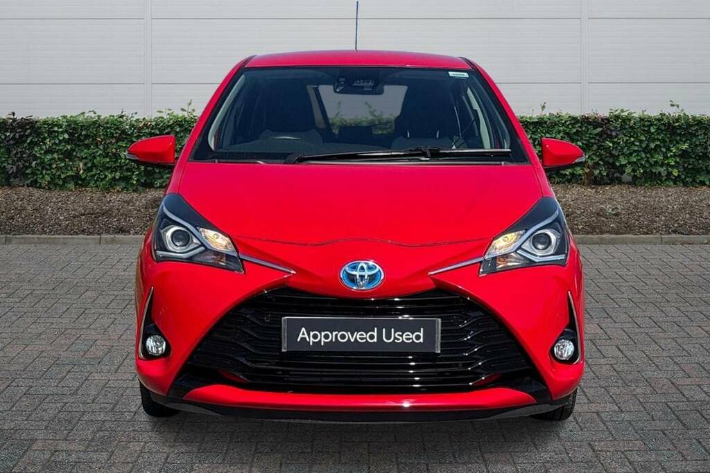Toyota Yaris 1.5 Hybrid Icon Tech Cvt Red