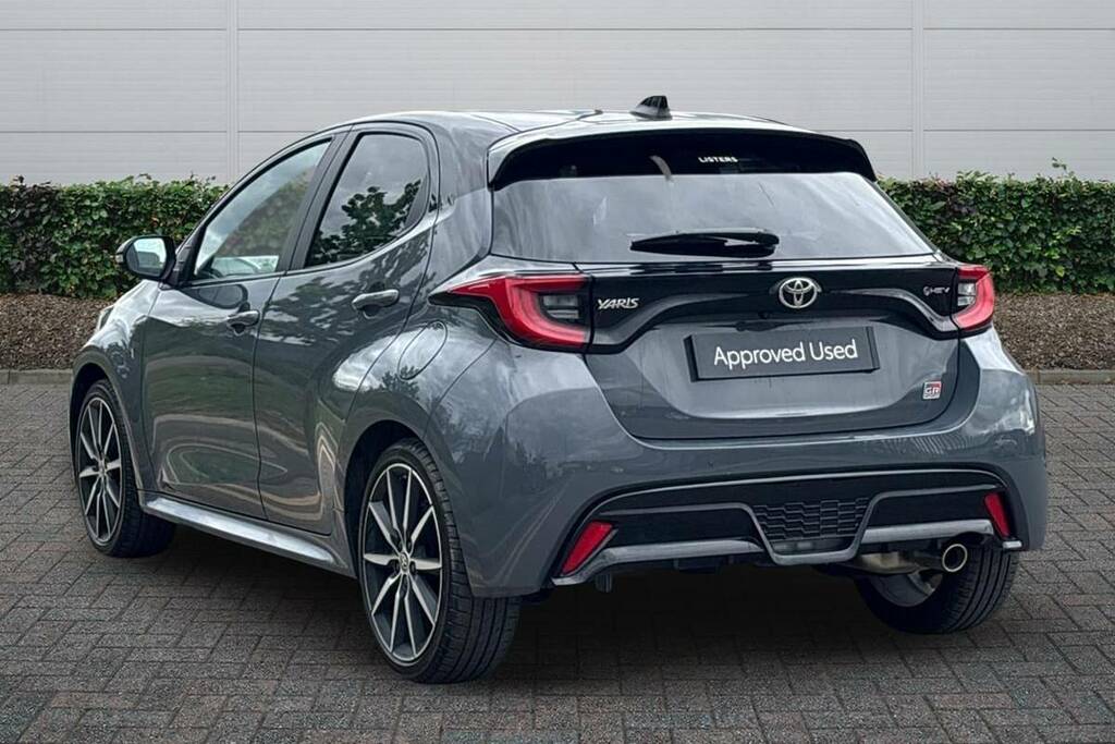 Toyota Yaris 1.5 Hybrid 130 Gr Sport Cvt Grey