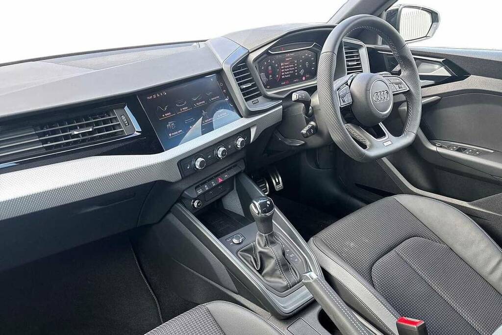 Audi A1 30 Tfsi Black Edition S Tronic VK26YVZ Green #2