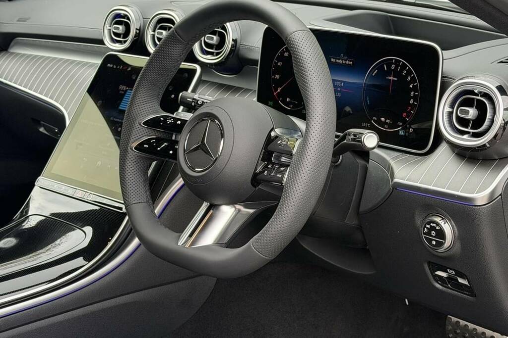 Mercedes-Benz C Class C300e Amg Line Premium Plus 9G-tronic White #4
