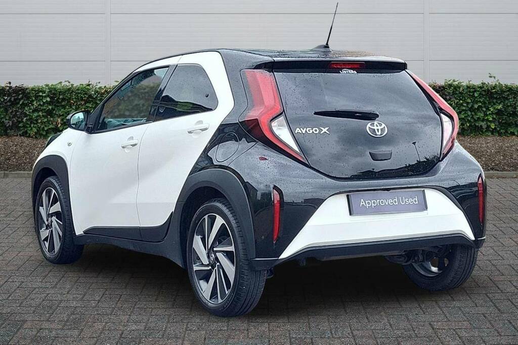 Toyota Aygo X 1.0 Vvt-i Edge KV24NLU White #2
