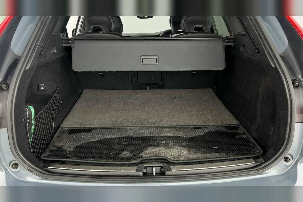 Volvo XC60 2.0 B4d R Design Awd Geartronic PX22JVD Grey #5