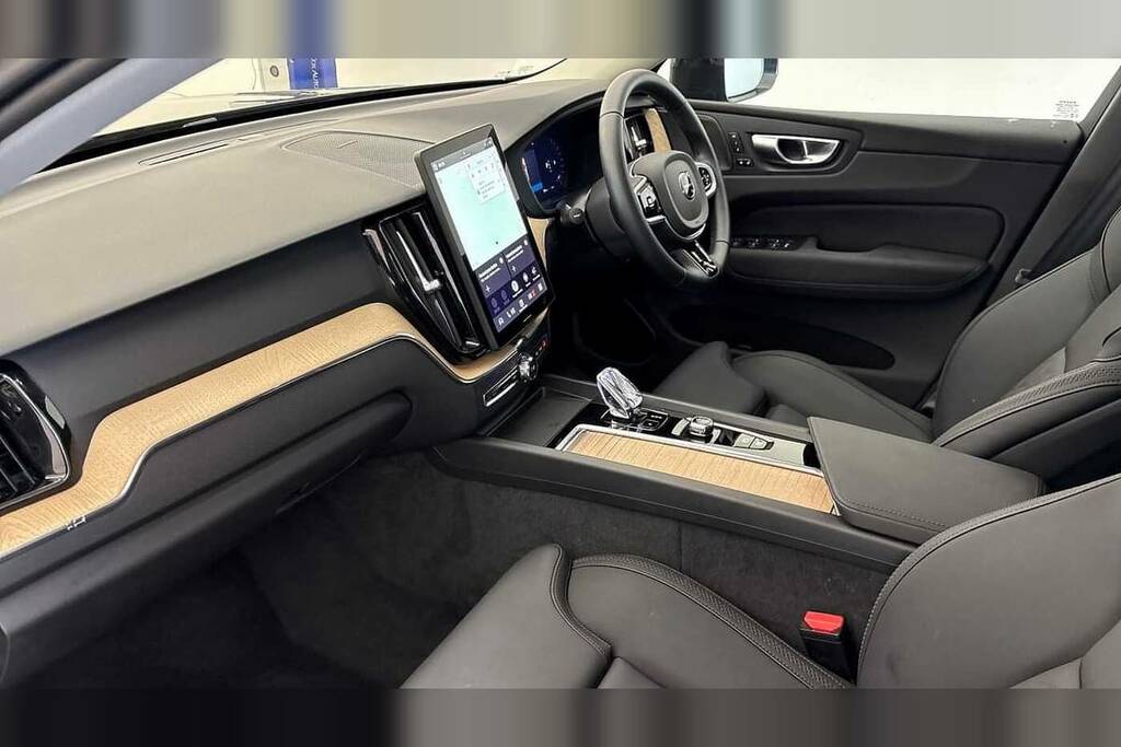 Volvo XC60 2.0 B5p Plus Dark Awd Geartronic RJ25ZTM #6