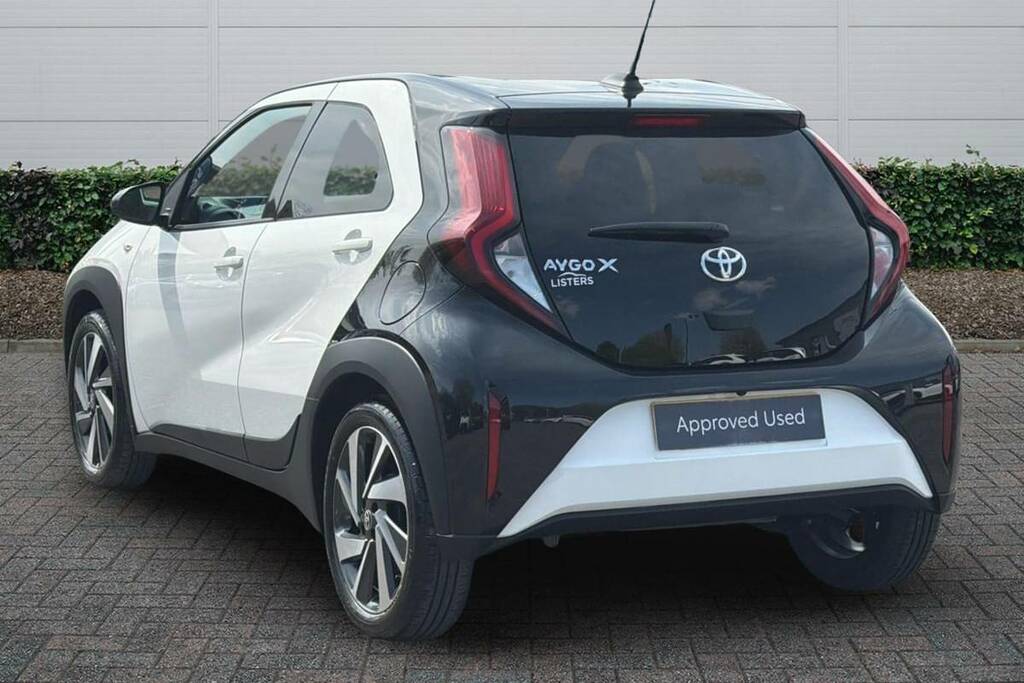 Toyota Aygo X 1.0 Vvt-i Edge FG25EJX White #2