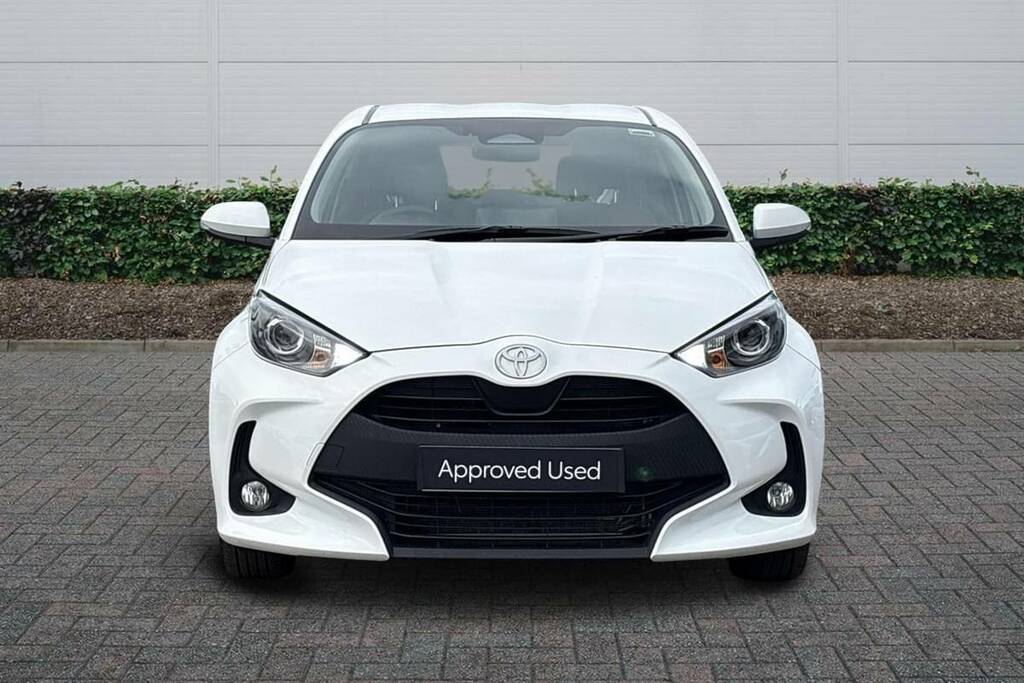 Toyota Yaris 1.5 Hybrid Icon Cvt KP75ZDN White #2