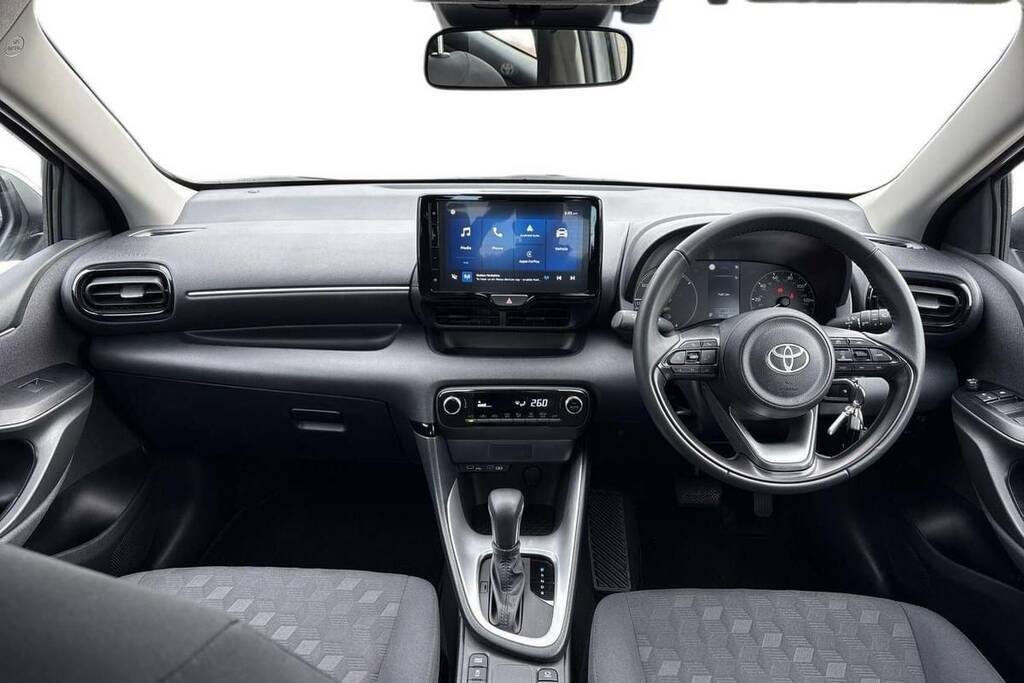 Toyota Yaris 1.5 Hybrid Icon Cvt KP75ZDN White #5
