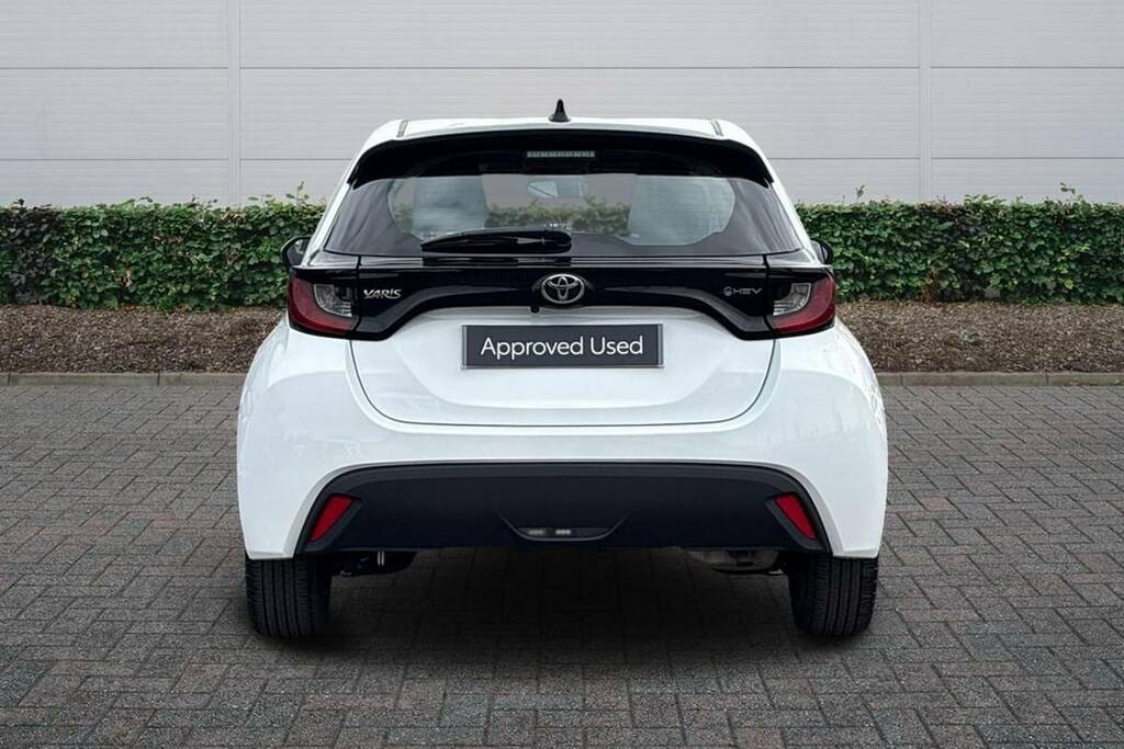 Toyota Yaris 1.5 Hybrid Icon Cvt KP75ZDN White #3