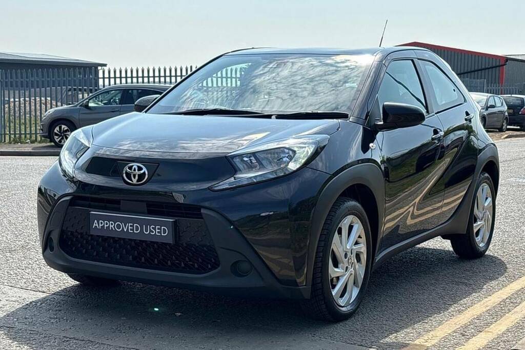 Toyota Aygo X 1.0 Vvt-i Pure FV23NCC Black #2