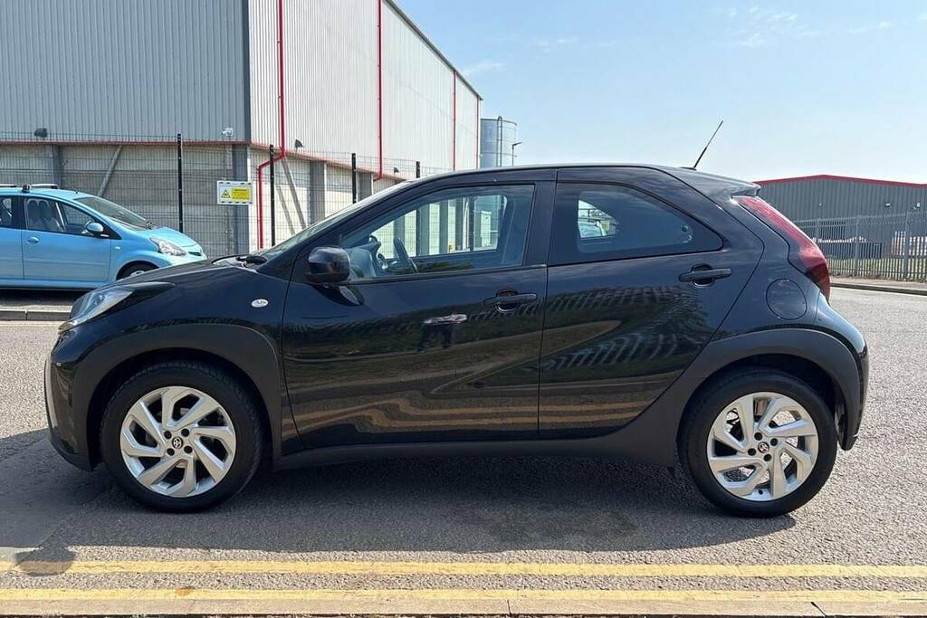 Toyota Aygo X 1.0 Vvt-i Pure FV23NCC Black #3