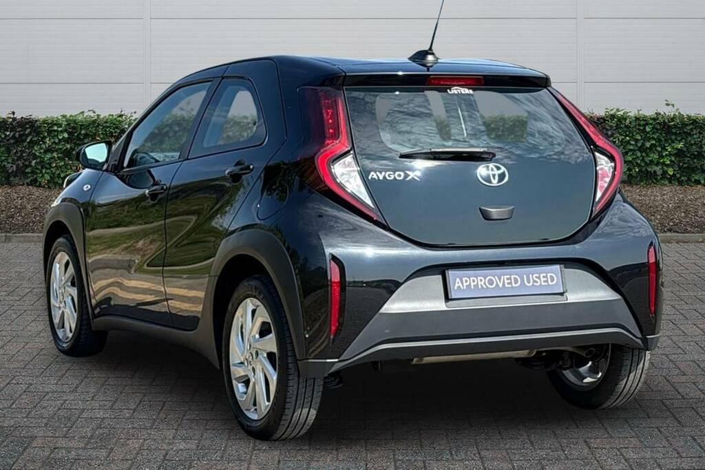 Toyota Aygo X 1.0 Vvt-i Pure FV23NCC Black #4