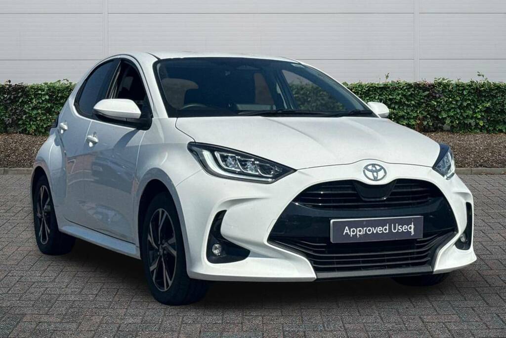 Toyota Yaris 1.5 Hybrid Design Cvt White