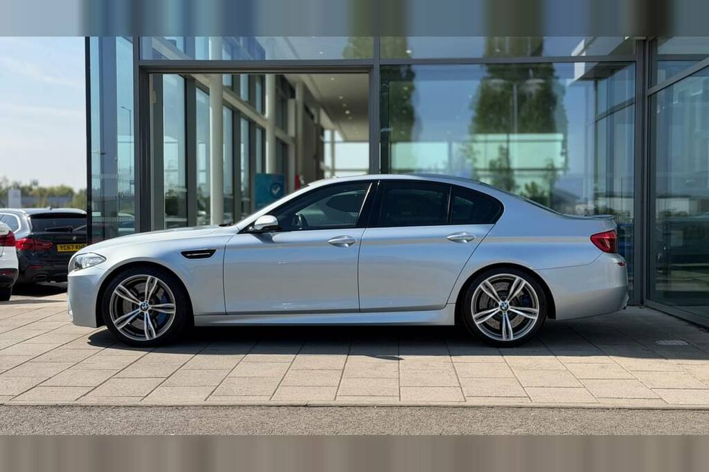 BMW M5 Saloon Blue #4
