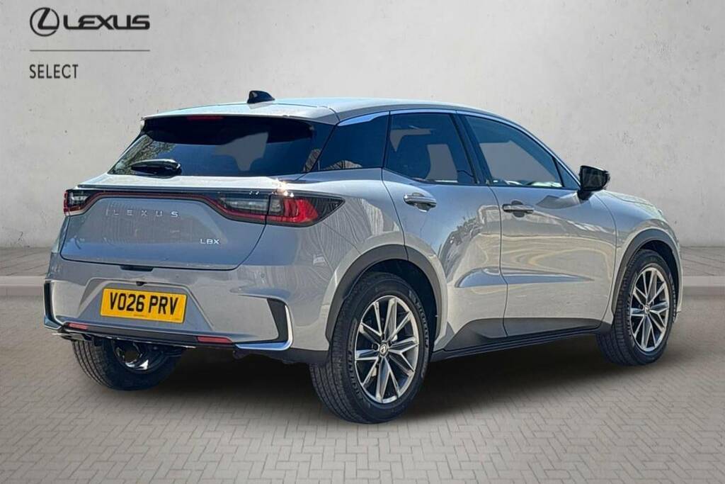 Lexus LBX 1.5 Premium Plus E-cvt #2