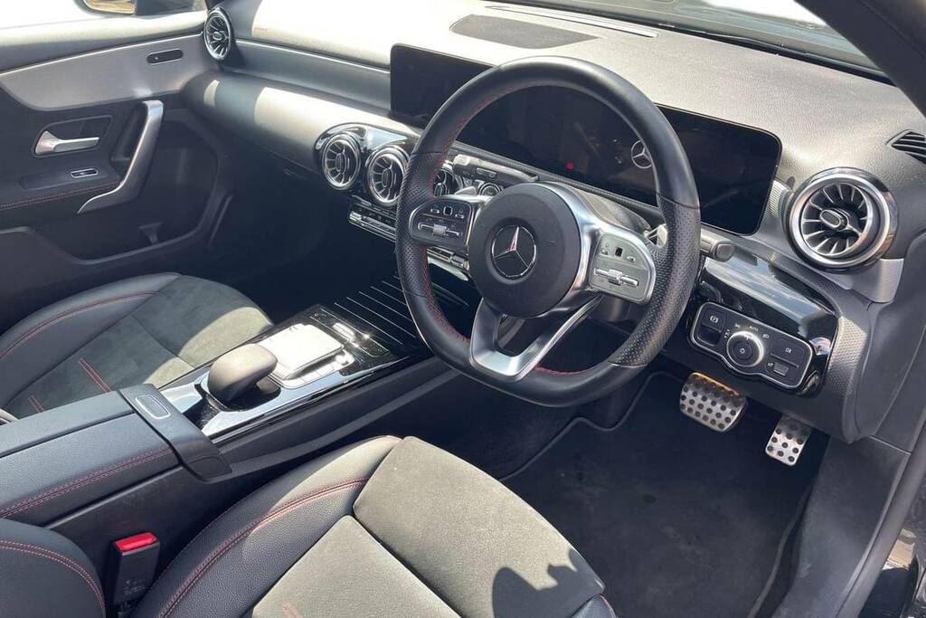 Mercedes-Benz A Class A180d 2.0 Amg Line Premium Black #4